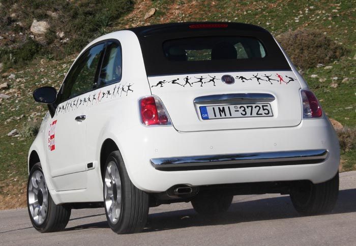 Το 500C διαθέτει οροφή τύπου targa, καθώς οι μεσαίες κολόνες και τα τόξα του αμαξώματος παραμένουν στη θέση τους.